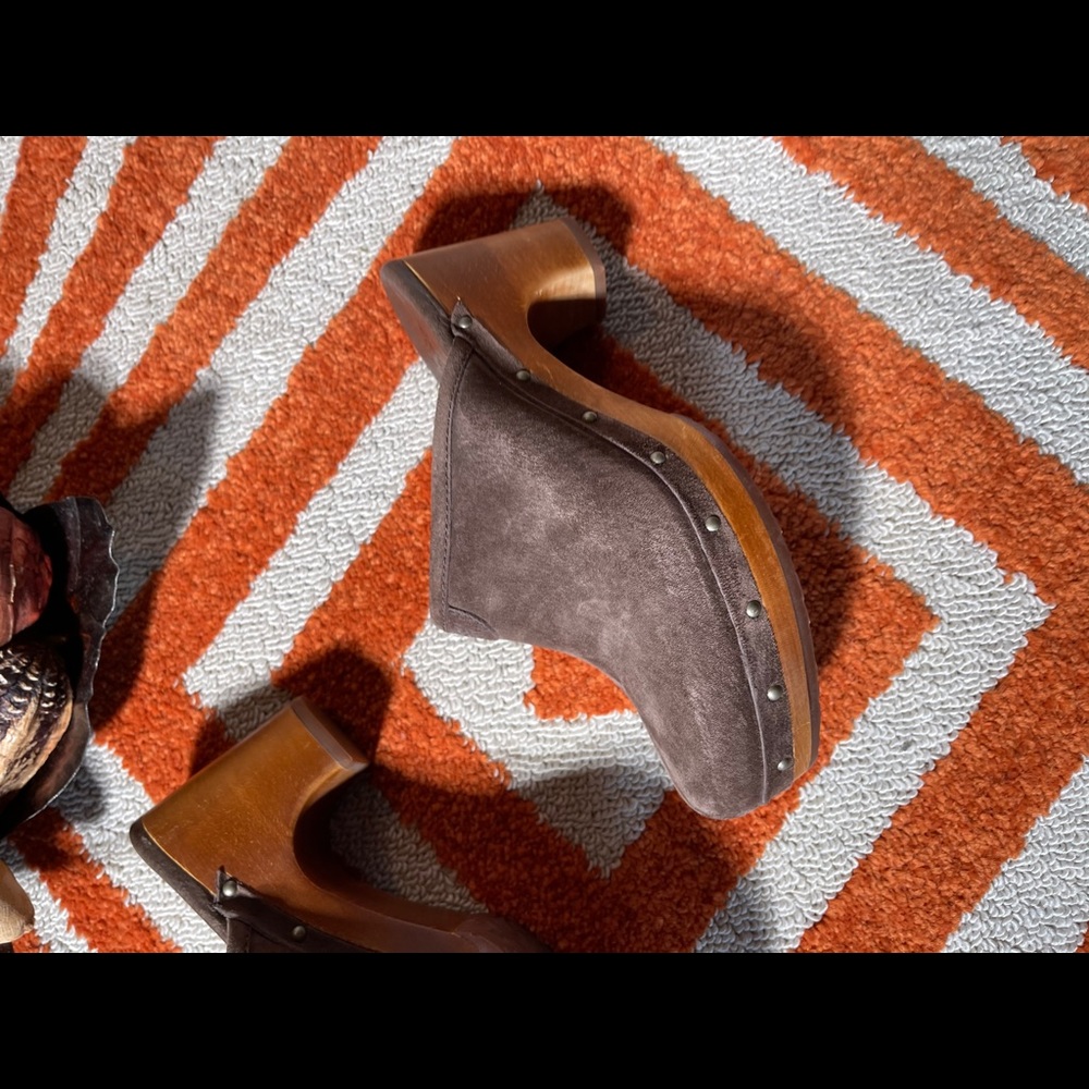 Brand New UGG”s Clogs - Picture 2 of 4